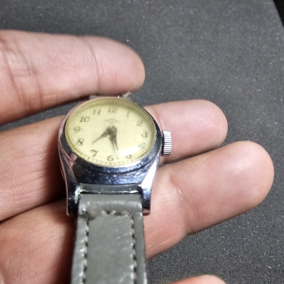 Vintage US Time Mechanical Wind Silver Tone Ladies Watch Not Working Parts Repai - Picture 2 of 7